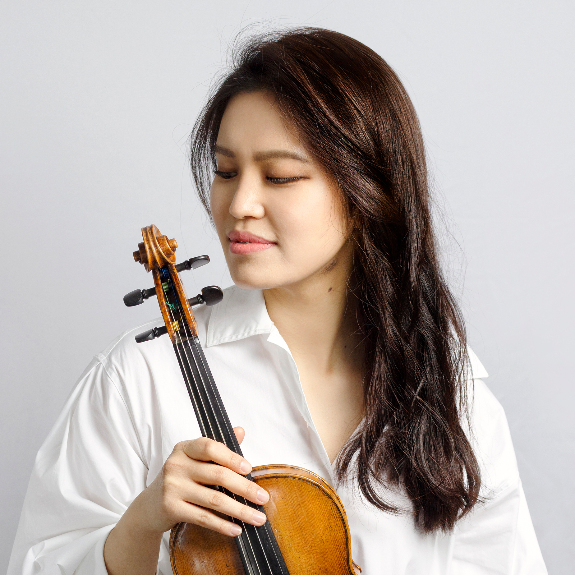 Diana Dohyung Kim, Violin